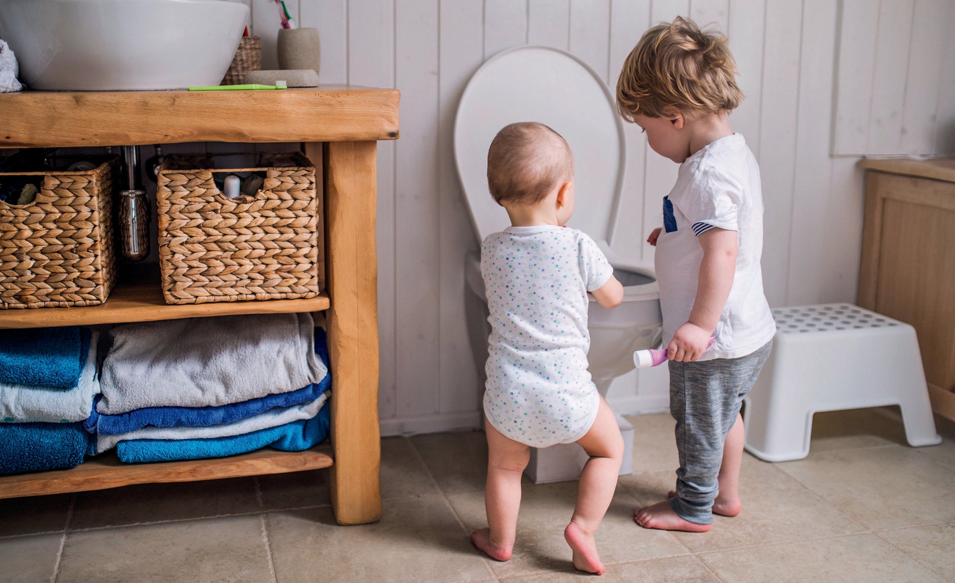 It’s a flushing disaster! How disposable nappies and wipes affect our drains, sewage, and seas.